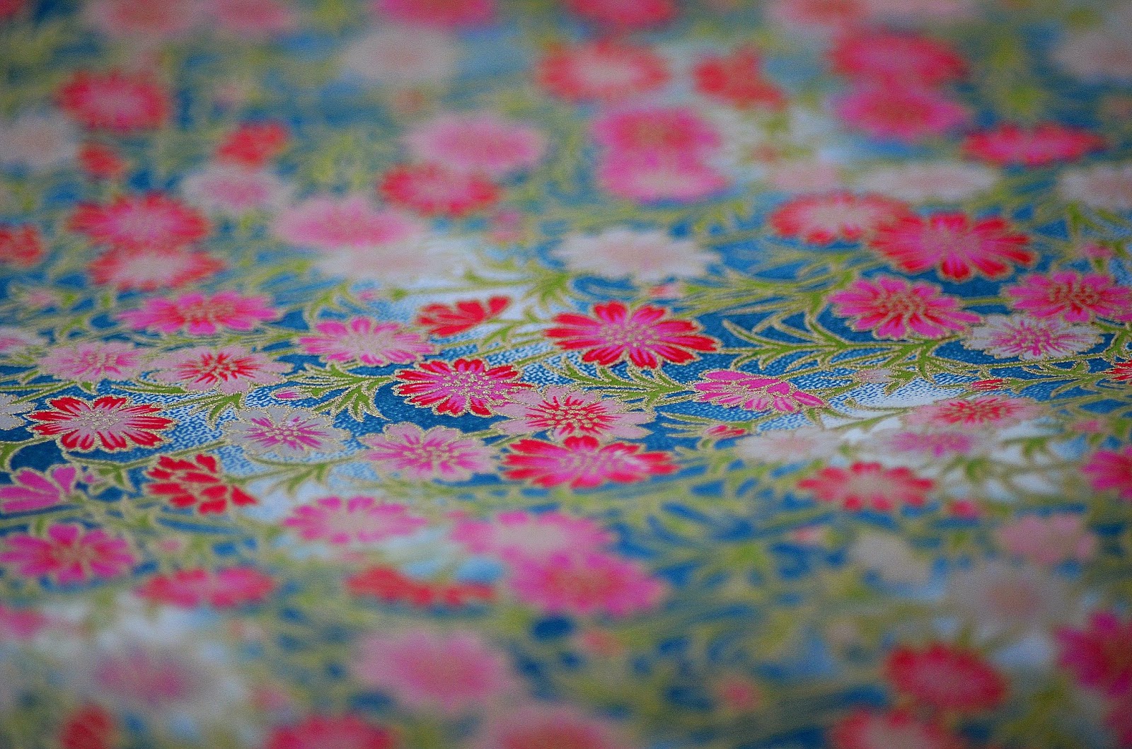 Papier japonais fond turquoise et fleurs roses