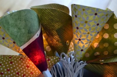 DIY pour une guirlande lumineuse en papier japonais et népalais