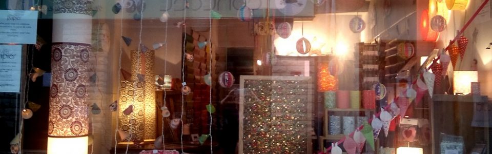 Papiers japonais pour décorer une vitrine