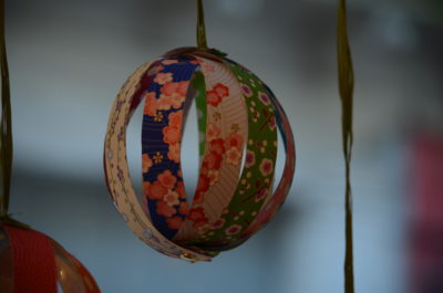 Papier japonais utilisé pour réaliser des boules de Noel