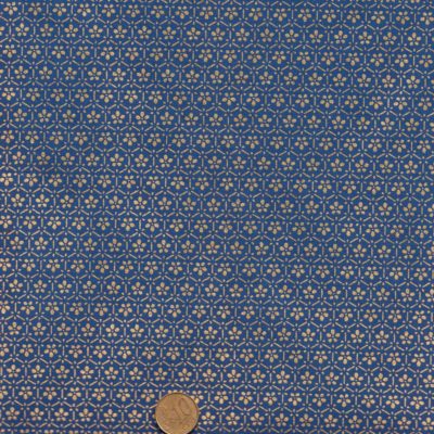 Papier japonais bleu avec des petites fleurs dorées dans un motif géométrique