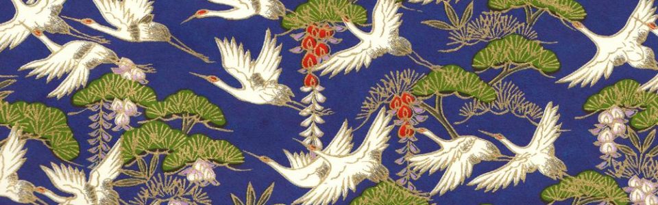 Papier japonais bleu roy et vol de grues blanches